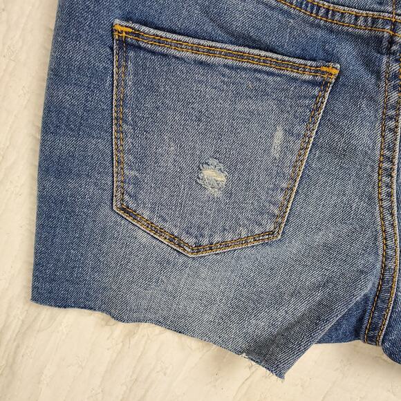 Universal Thread Womens Shorts Cut Off Medium Wash with Whiskering & Raw Hem 00 - Picture 5 of 6